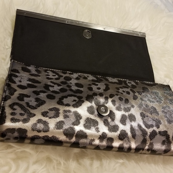Banana Republic Cheetah Silver Bar Clutch  New - Picture 3 of 5